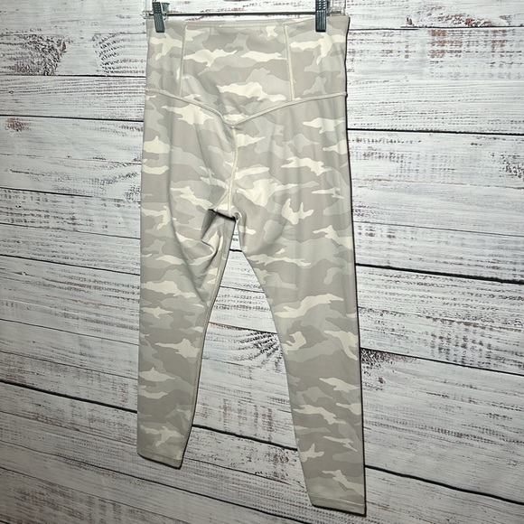 Athleta Elation 7/8 Leggings Tights Light Camo Pint Medium - Picture 11 of 16